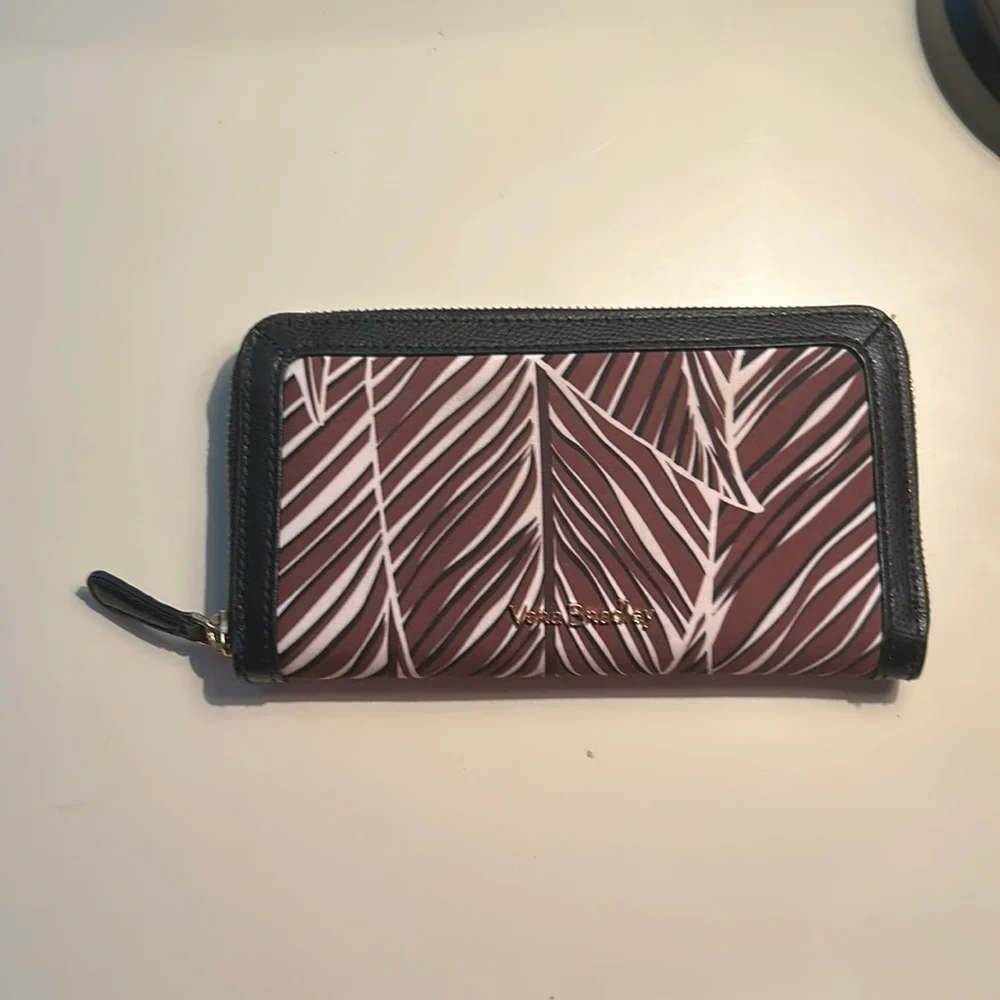 VERA BRADLEY RFID GEORGIA WALLET BANANA LEAVES BROWN BLACK ZIP AROUND CLUTCH